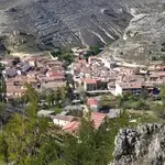 Valle del Tabladillo: una ruta entre buitres, minas de yeso, casas de adobe y sabor a lo tradicional