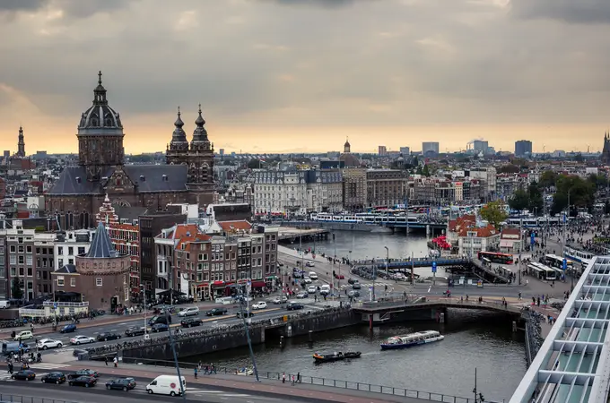 Ámsterdam prohibirá la construcción de nuevos hoteles para luchar contra el turismo masivo