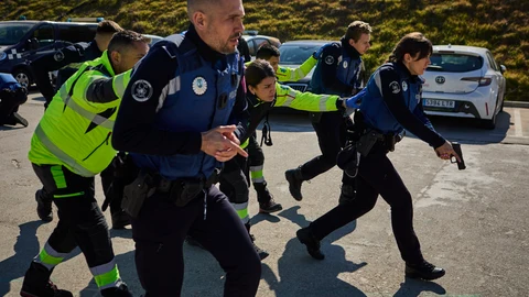 El Centro Integral de Formación de Seguridad y Emergencias (CIFSE) del Ayuntamiento de Madrid ha impartido en este mandato un 34 % más de horas de formación que en los cuatro años anteriores, pasando de 1,5 millones a 2 millones. El dato lo ha dado a conocer hoy la delegada de Seguridad y Emergencias y portavoz municipal, Inmaculada Sanz, que ha visitado el centro para hacer un balance de la formación continua impartida por el Consistorio en estos cuatro años a los componentes de los servicios municipales de Seguridad y Emergencias, así como a los Agentes de Movilidad.