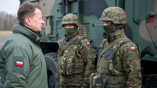 Mariusz Błaszczak, Viceprimer Ministro, Ministro de Defensa Nacional de Polonia, durante la formación de operadores y tripulaciones del sistema "Mała Narew"