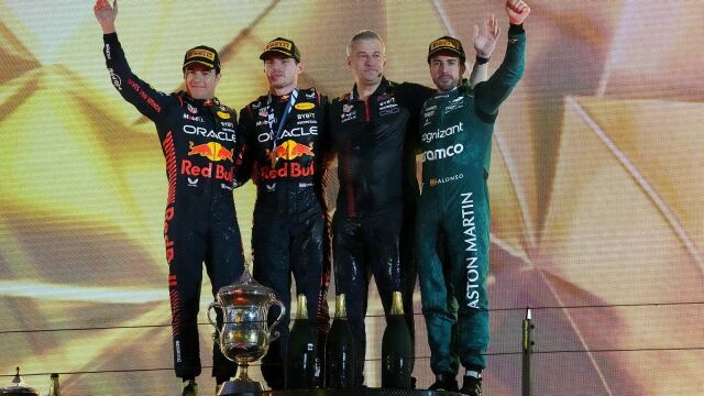 Alonso compartió con los Red Bull el podio en Baréin
