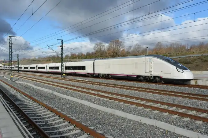 Renfe recibe los primeros diez trenes Avril de Talgo con los que podrá llevar la alta velocidad a Galicia y Asturias