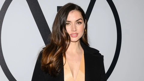 Ana de Armas brilla en desfile de Louis Vuitton.