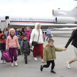 La funcionaria rusa, Maria Lvova-Belova, a su llegada a Moscú con un grupo de niños trasladados ilegalmente desde la entonces ciudad ocupada de Mariupol en octubre del año pasado