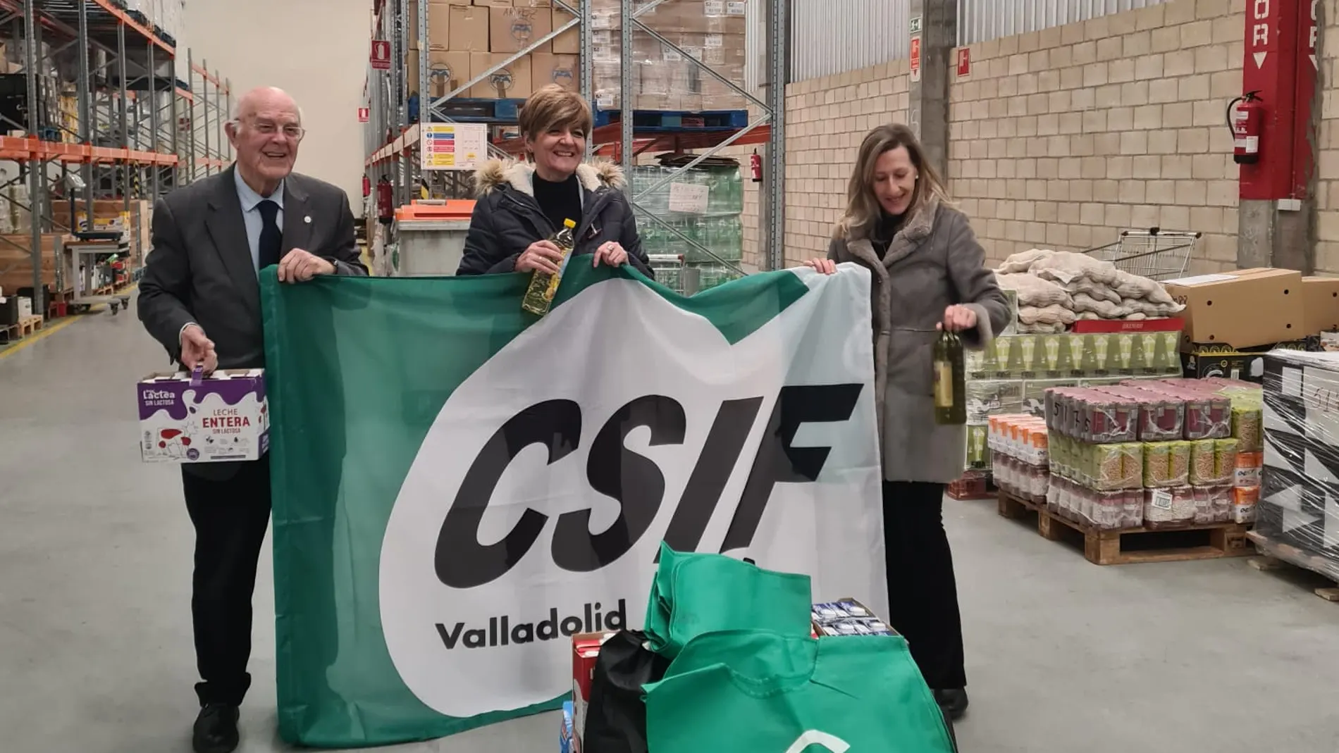 CSIF entrega leche y aceite al Banco de Alimentos de Valladolid