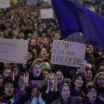 Las convocantes de las manifestaciones del 8M de Madrid hablan de satisfacción y "éxito" pese a descender la asistencia