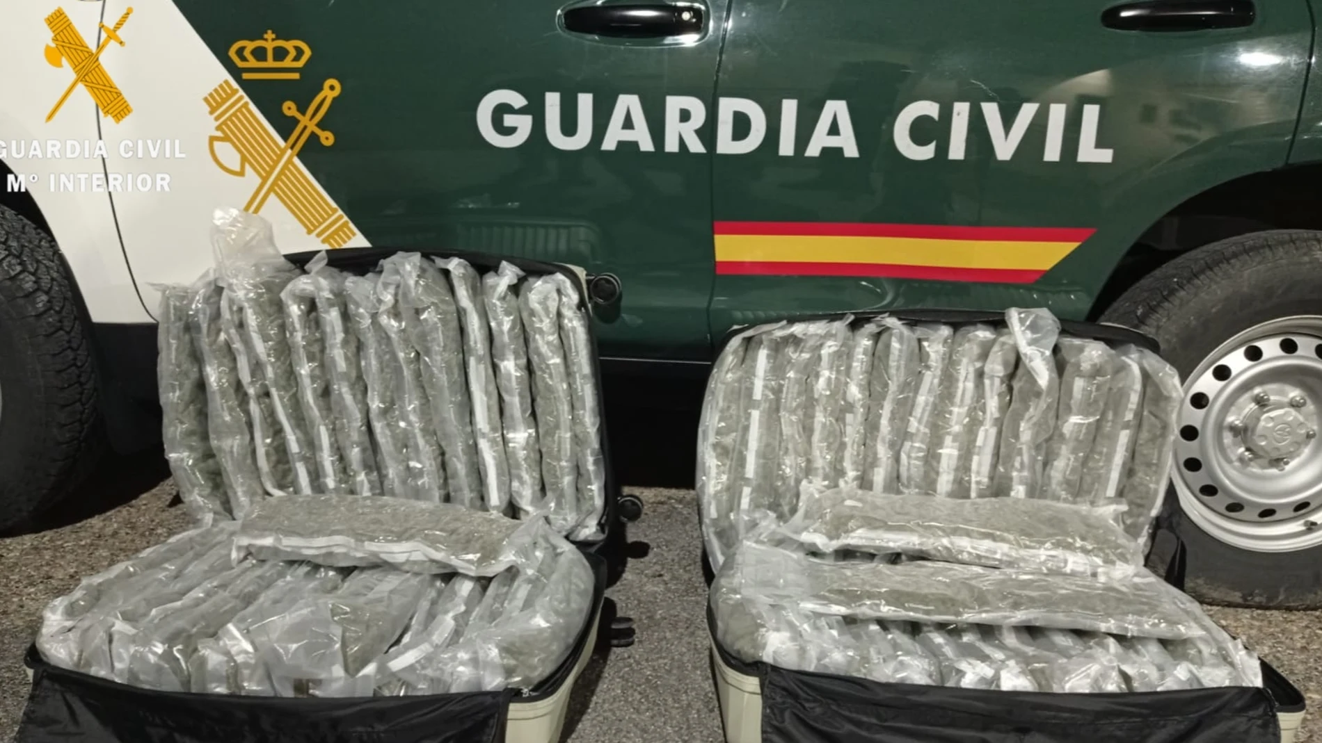 Detenido por viajar en autobús con dos maletas con más de 34 kilos de marihuana