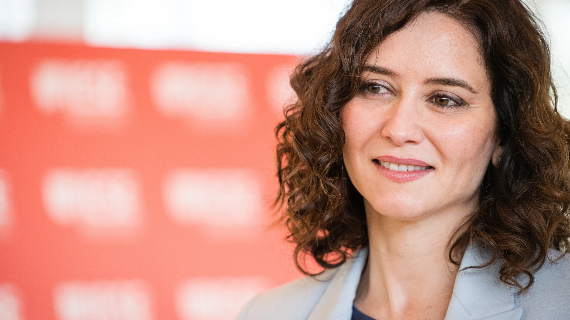 La presidenta de la Comunidad de Madrid, Isabel Díaz Ayuso, durante la presentación de la nueva Estrategia de Digitalización de la Administración autonómica, en el IESE Business School Camino Cerro del Águila, a 10 de marzo de 2023, en Madrid (España). Ayuso ha presentado hoy la Estrategia de Digitalización con el objetivo de que la región siga “creciendo y creando prosperidad” a través de la tecnología. La presidenta ha desglosado los diez ejes sobre los que se basa esta Estrategia del Gobie...