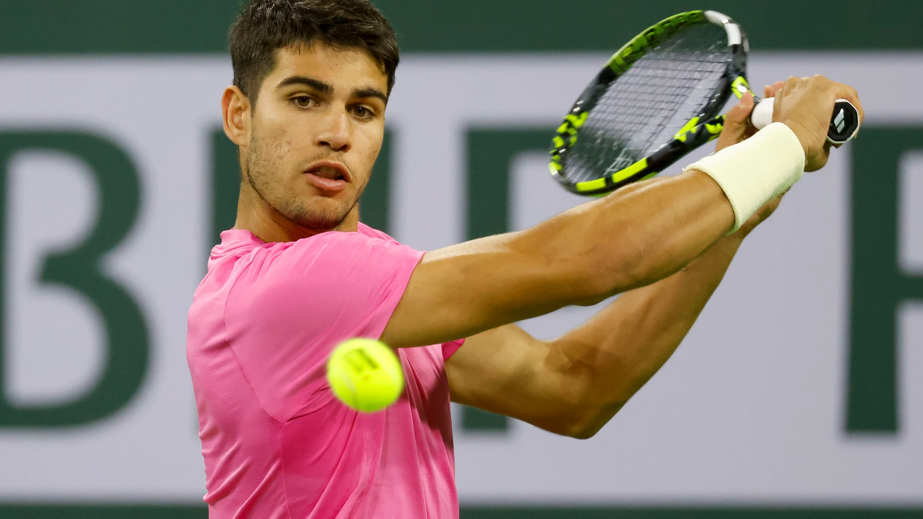 11 March 2023, US, Indian Wells: Spanish tennis player Carlos Alcaraz in action against Australia's Thanasi Kokkinakis during their Men's singles round of 64 match of the Indian Wells Masters Tennis tournament. Photo: Charles Baus/CSM via ZUMA Press Wire/dpa Charles Baus/Csm Via Zuma Press / Dpa 11/03/2023 ONLY FOR USE IN SPAIN