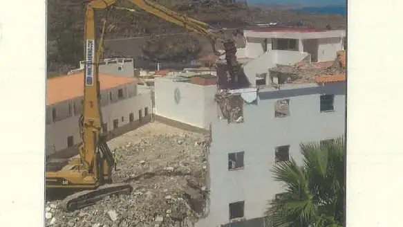 Imagen de demolición del cuartel de Garachico