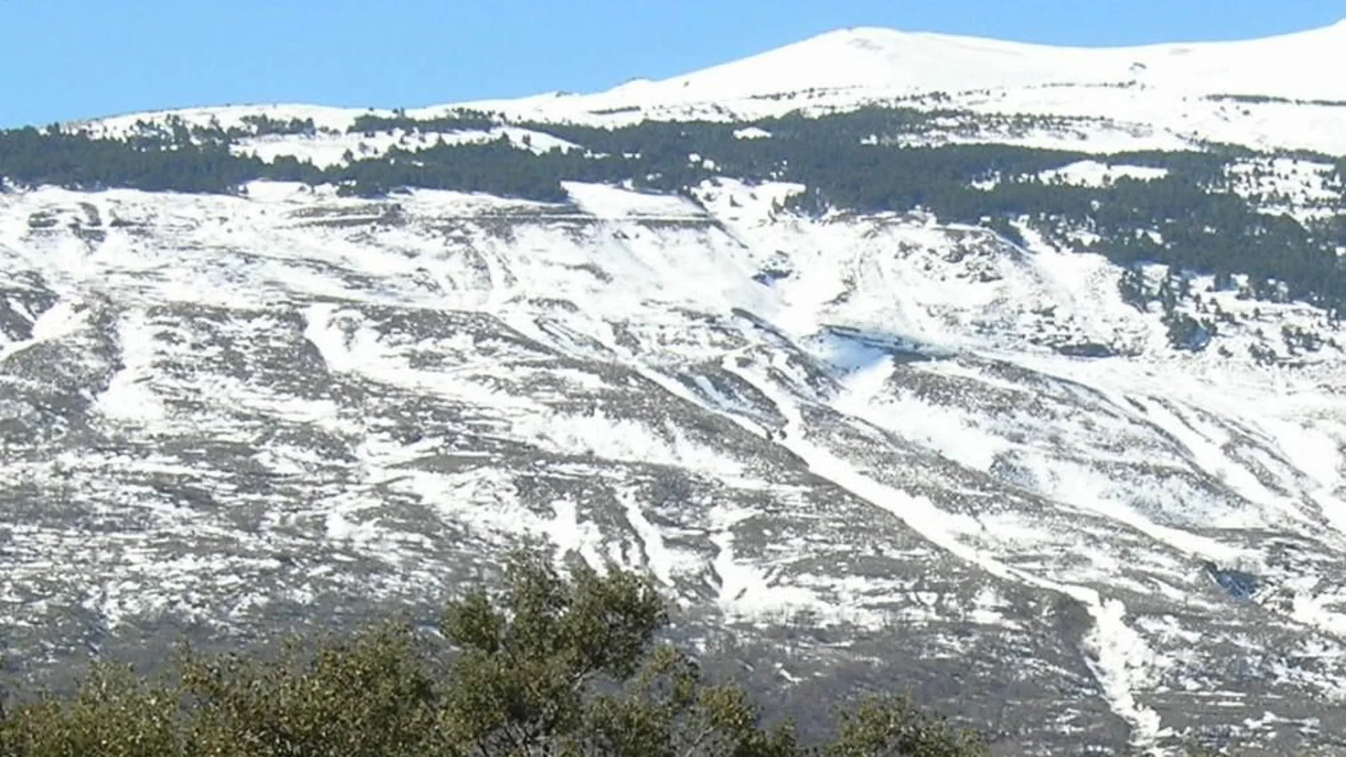 Muere un montañero alicantino al sufrir una caída en la cara norte del Mulhacén
