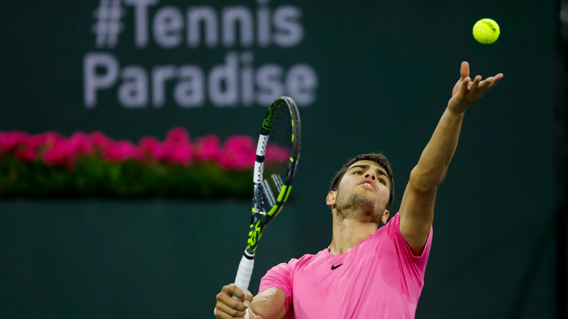 11 March 2023, US, Indian Wells: Spanish tennis player Carlos Alcaraz in action against Australia's Thanasi Kokkinakis during their Men's singles round of 64 match of the Indian Wells Masters Tennis tournament. Photo: Charles Baus/CSM via ZUMA Press Wire/dpa Charles Baus/Csm Via Zuma Press / Dpa 11/03/2023 ONLY FOR USE IN SPAIN