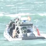 Los GEAS de la Guardia Civil intentarán mañana acceder al "narcosubmarino" aparecido en la Ría de Arosa