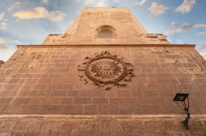 ¿Qué catedral tiene un sol como uno de sus símbolos más conocidos?