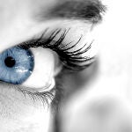  La Sociedad Española de Oftalmología advierte sobre los riesgos que la intervención para cambiar el color de ojos puede suponer para la visión