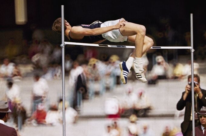 Dick Fosbury cambió la historia en el salto de altura