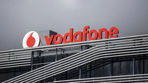 Economía.- (AMP) Vodafone España subirá un 3% los sueldos de sus empleados en su próximo año fiscal