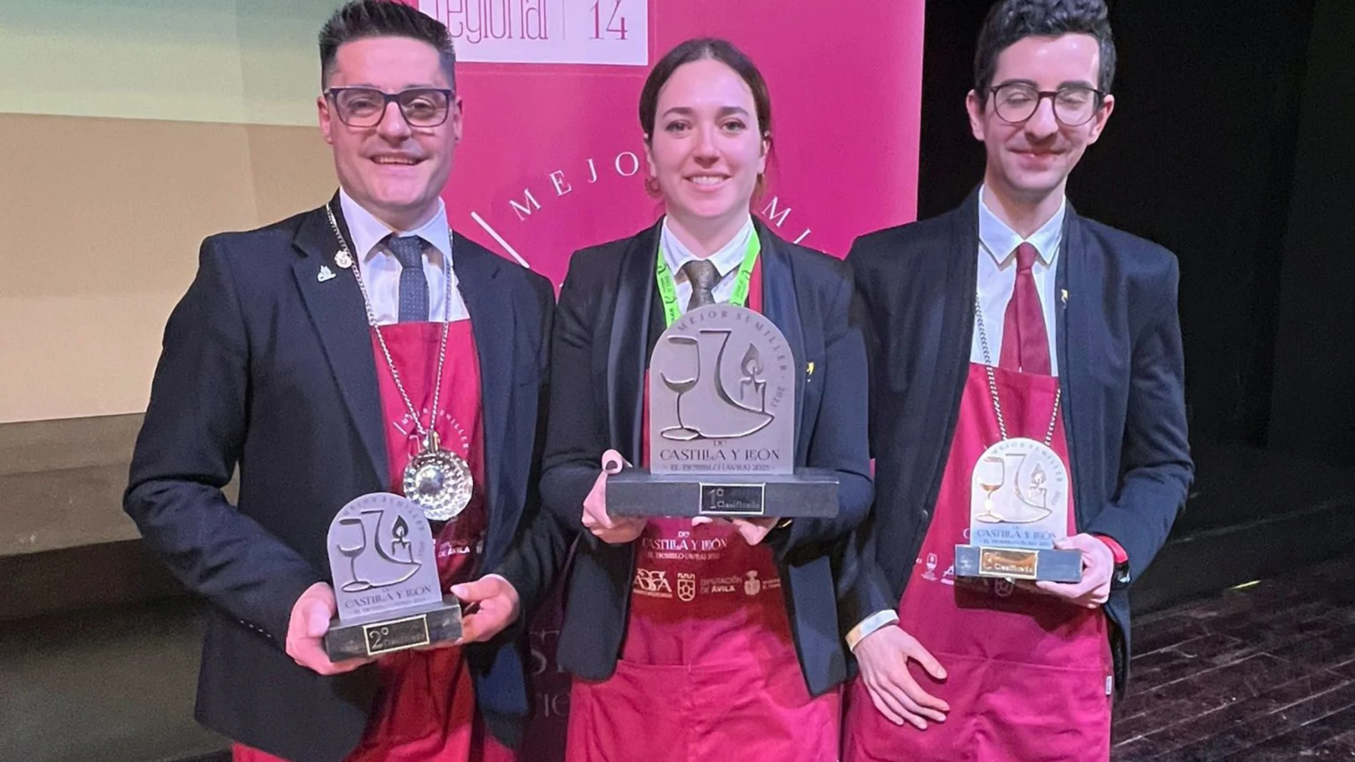 La ganadora Elia María Arranz, junto a Antonio Fernández y Adrián Navarro,