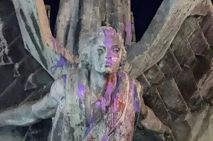 Pintura contra el monumento en Tenerife del escultor del Valle de los Caídos 
