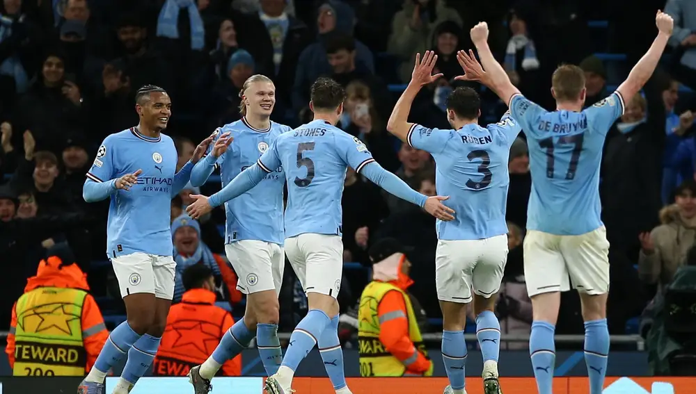 Manchester (United Kingdom), 14/03/2023.- Manchester City's Erling Haaland celebrates with teammates after scoring the 3-0 during the UEFA Champions League Round of 16, 2nd leg match between Manchester City and RB Leipzig in Manchester, Britain, 14 March 2023. (Liga de Campeones, Reino Unido) EFE/EPA/Adam Vaughan
