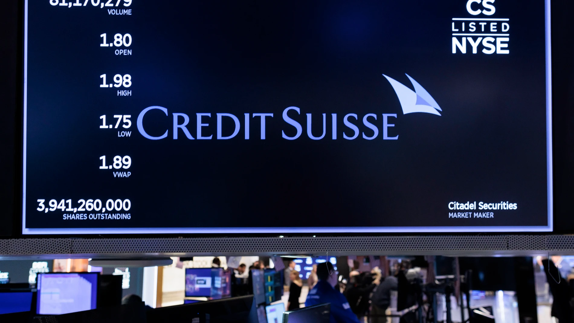 New York (United States), 15/03/2023.- A screen displays information about Credit Suisse bank on the floor of the New York Stock Exchange in New York, New York, USA, on 15 March 2023. Shares in the Swiss based lender reached an all time low after it's main backer, Saudi National Bank would not provide further assistance. (Estados Unidos, Nueva York) EFE/EPA/JUSTIN LANE 