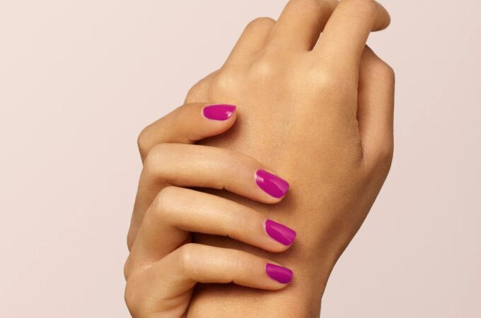 Manicura 2023: cómo llevar las uñas cortas y naturales con estos 3 colores