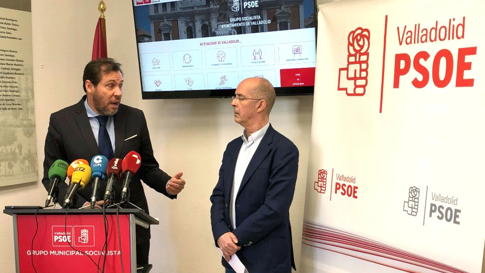El alcalde de Valladolid, Óscar Puente, presenta la lista junto a Martín José Fernández Antolín