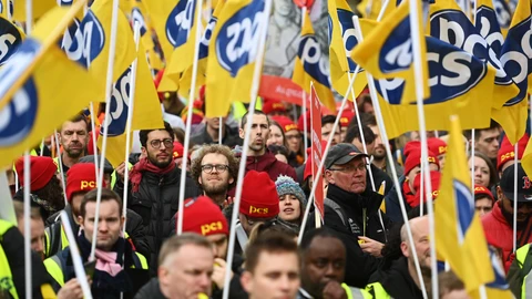 Civil Servants strike in London