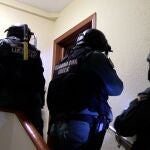 La Guardia Civil desmantela una organización especializada en la estafa de la 'maleta boliviana' 