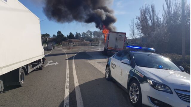 Los agentes de Tráfico de Navarra, en el lugar del incidente