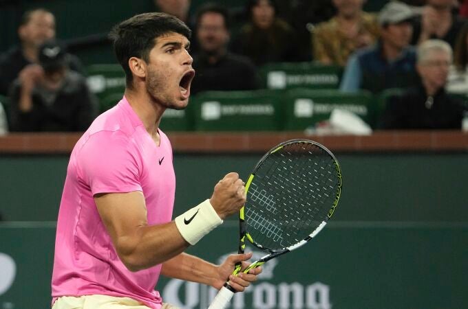 Carlos Alcaraz celebra la victoria ante Aliassime
