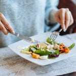 Lo que deberías cenar tres veces por semana para perder peso sin esfuerzo