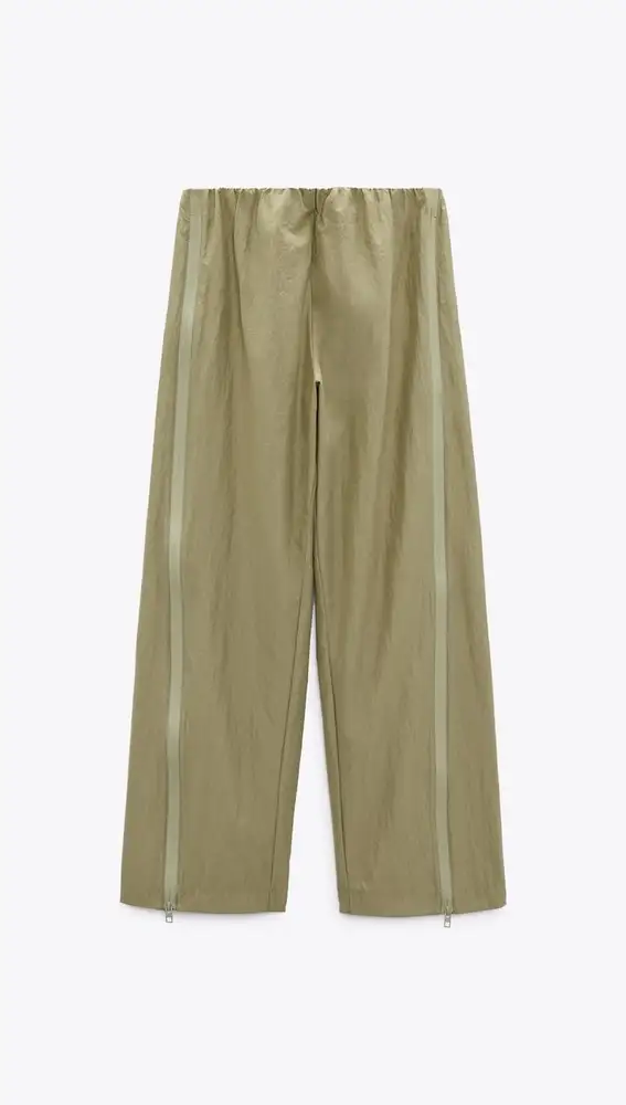 Pantalón cremalleras.