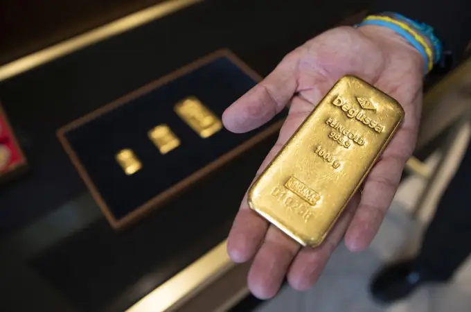 El oro bate su récord por cuarto día esta semana y alcanza los 2.185 dólares