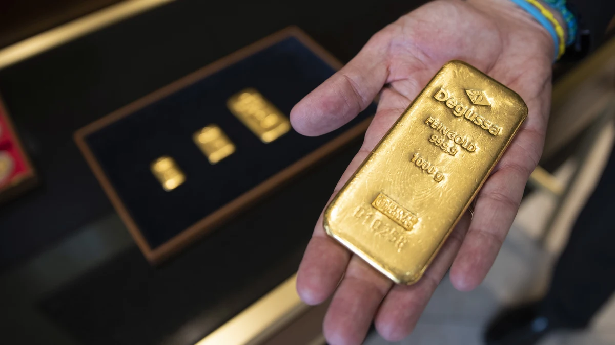 El oro bate su récord por cuarto día esta semana y alcanza los 2.185 dólares