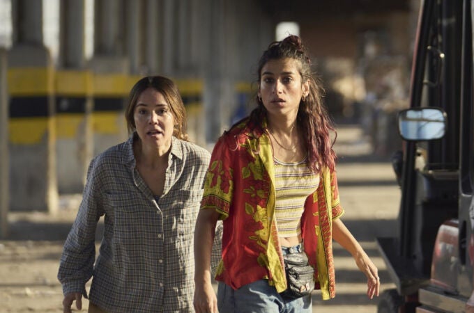 Camila Sodi y Carolina Yuste en «Sin huellas»