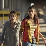Camila Sodi y Carolina Yuste en «Sin huellas»