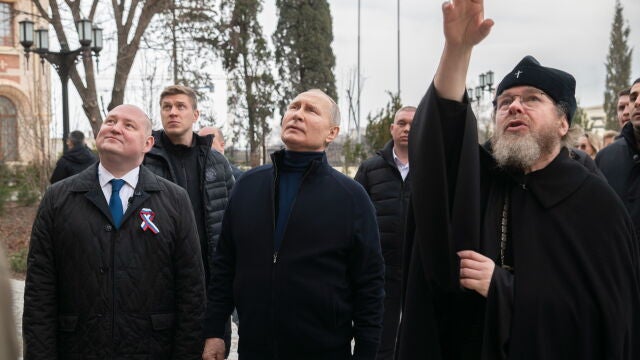 Russian President Putin visits Crimea on ninth anniversary of Russia's annexation