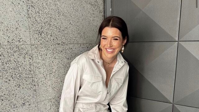 Alba Díaz un ‘total look’ en beige con pantalones cargo, la tendencia más viral de la temporada