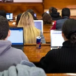 Universitarios durante una clase en la Facultad de Derecho de la Universidad Complutense de Madrid.