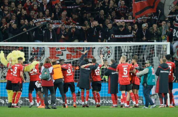 Los jugadores del Leverkusen celebran la victoria ante el Bayern