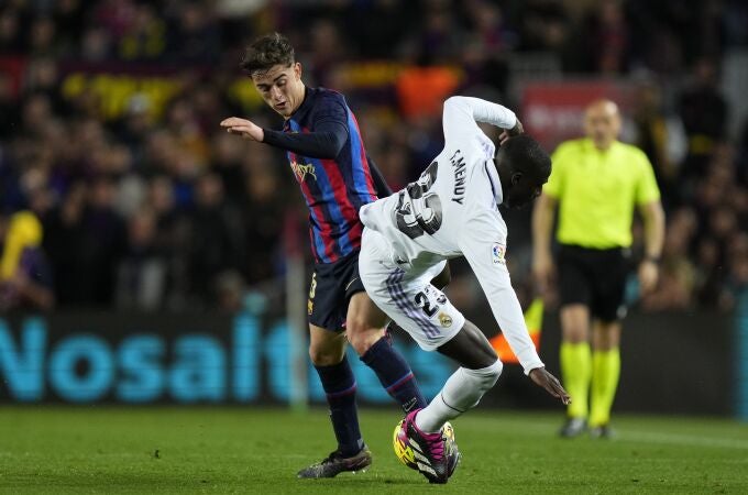 La brutal agresión de Gavi que el árbitro no vio y que incendia las redes tras el Barcelona-Real Madrid