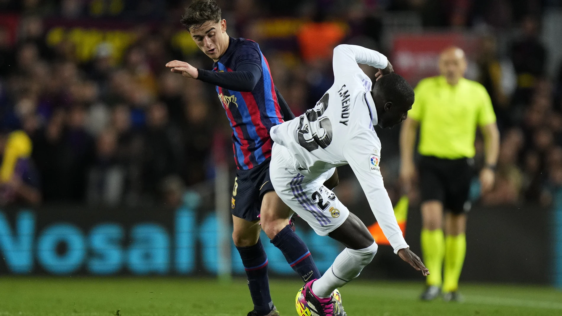 La brutal agresión de Gavi que el árbitro no vio y que incendia las redes tras el Barcelona-Real Madrid