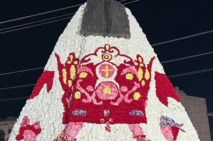 Ofrenda 2023: La Virgen de los Desamparados ya luce su vestido blanco de 100.000 ramos