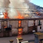 Incendio en Cabrejas del Pinar que ha afectado a varias viviendas