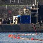El submarino de propulsión nuclear de la Armada británica 'HMS Talent' en la base naval de Gibraltar en 2018
