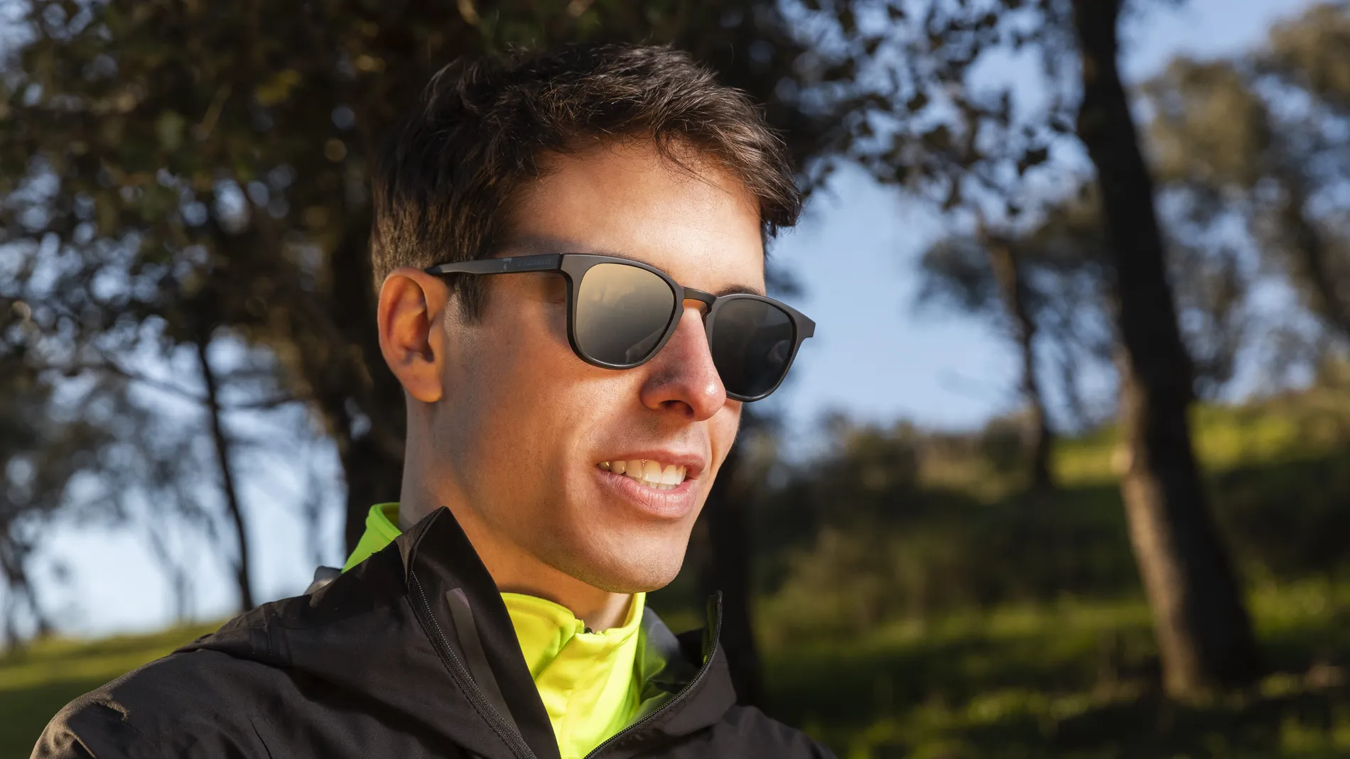 Álex Márquez lanza sus gafas de más icónicas para Northweek