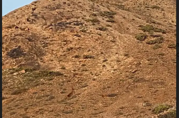 La Guardia Civil intercepta a cuatro excursionistas en Tindaya, un paraje de Fuerteventura prohibido por ser espacio protegido