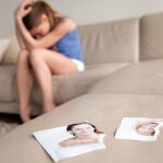 "Me han puesto los cuernos": ¿Qué daños psicológicos causa una infidelidad?