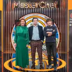 Los chefs Samantha Vallejo-Nágera, Pepe Rodríguez y Jordi Cruz, posan durante la presentación de la undécima edición del programa ‘Masterchefí, en los estudios de televisión de Fuente El Saz.